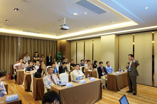 協(xié)創(chuàng)分論壇三“3D打印個(gè)性化精準(zhǔn)醫(yī)療”特邀專家，美國國家材料與制造委員會副主席王緒斌教授演講”石墨烯與納米材料氣溶膠噴射打印生物傳感器”。