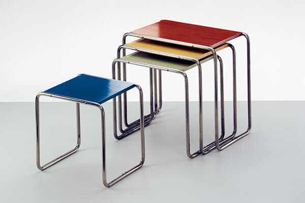 布勞耶（Marcel+Breuer）的鋼管矮凳，至今仍是經(jīng)典。