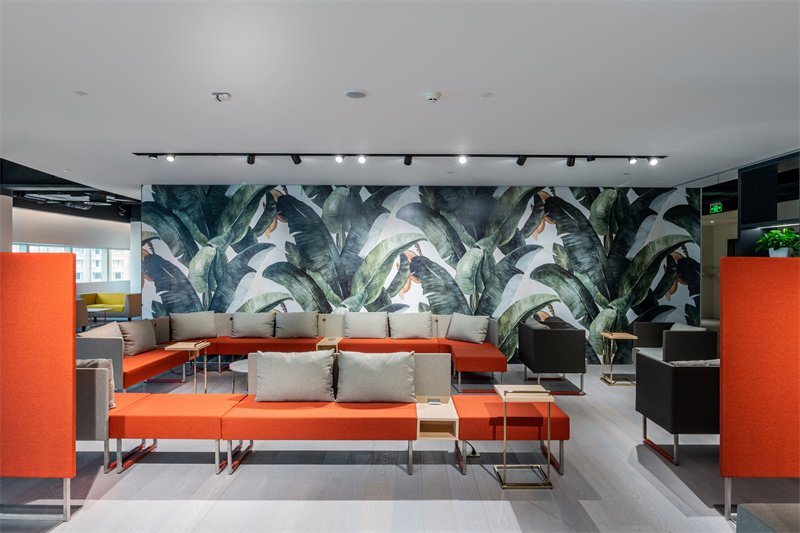 震旦辦公生活旗艦展廳為上海市首個(gè)LEED V4金獎(jiǎng)的展廳類內(nèi)裝建筑。