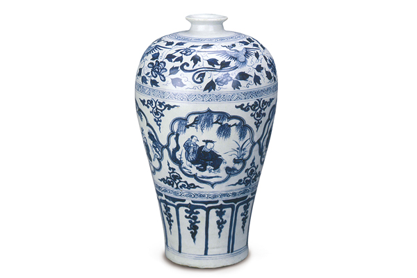 元．青花四愛(ài)圖梅瓶 器身高長(zhǎng)的梅瓶是中原的傳統(tǒng)品類，鳳鳥(niǎo)穿花紋和四愛(ài)圖也是中原的紋飾題材。（圖四） 圖片來(lái)源：《元青花》，頁(yè)19。